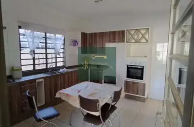 Casa com 3 quartos para alugar no Centro, Pouso Alegre 