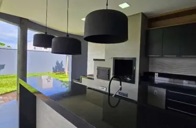 Casa tranquila e com muita privacidade no condomínio montreal!