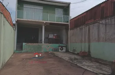 Sobrado com 2 quartos e um amplo espaço e no campo de santana em curitiba/pr