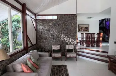 Casa para Venda em Niterói, CAMBOINHAS, 5 dormitórios, 3 suítes, 4 banheiros, 4 vagas