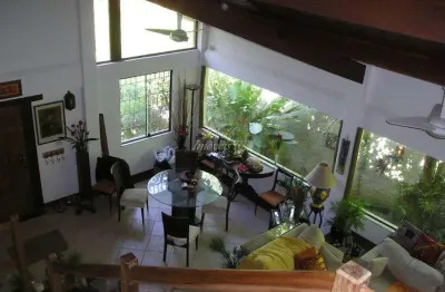 Casa para Venda em Niterói, Serra Grande, 4 dormitórios, 1 suíte, 4 banheiros, 10 vagas