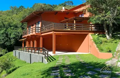 Bonita e com muito verde: casa à venda em Santo Antônio do Pinhal