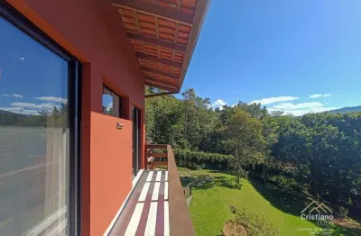 Bonita e com muito verde: casa à venda em Santo Antônio do Pinhal