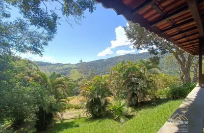 Chácara com Duas Casas, Lago e Panorama Aberto da Serra da Mantiqueira