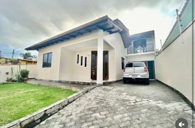 Casa mobiliada com 4 quartos no e suite com banheira de hidromassagem