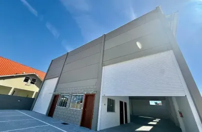 Gaupão comercial em biguaçu com muitas vagas de garagens e amplo espaço para sua empresa