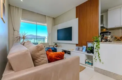Apartamento à venda totalmente mobiliado, a poucos passos da areia!