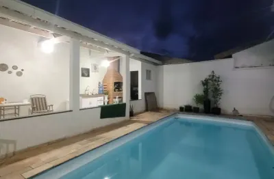 Casa térrea com 3 dormitórios- piscina no vista verde.