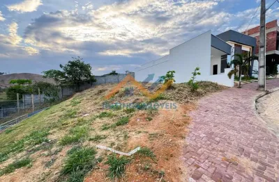 Seu refúgio de tranquilidade e segurança espera por você! viva cercado pela natureza e com toda a segurança que um condomínio fechado pode oferecer! este lote de 339m² é perfeito para construir o lar
