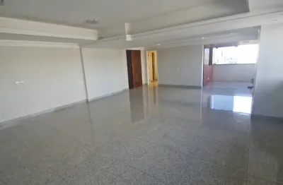 Excelente e espaçoso apartamento com 3 suítes e dependência no tirol