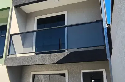 Belo, espaçoso e aconchegante sobrado com 101m² no sitio cercado