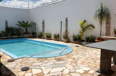 Casa com 6 quartos para alugar no Parque das Américas, Uberaba 