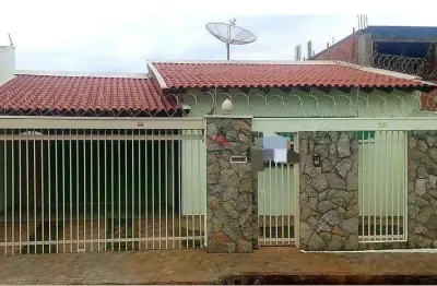 Casa com 3 quartos à venda no Olinda, Uberaba 
