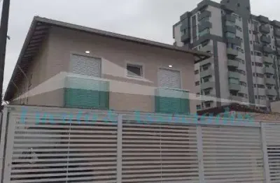 Sobrado para venda condomínio fechada na vila tupi em praia grande sp 02 dormitórios, sala, cozinha, banheiro e área de serviço, 01 vaga