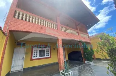 Sobrado independente no bairro solemar praia grande sp,  sendo 03 dormitórios