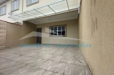 Sobrado no flórida, 03 dormitórios sendo 01 suíte, com 02 vagas de garagem