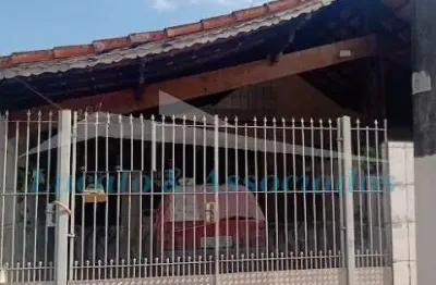 Casa na ocian de 02 dormitórios sendo 01 suíte, sala, cozinha, banheiro e 2 vagas de garagem.