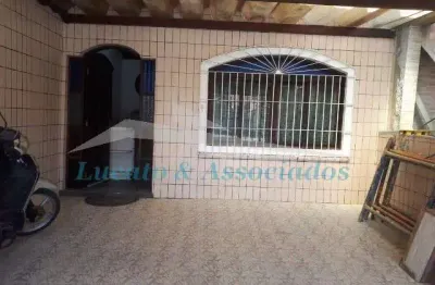 Casa terrea geminada, no solemar praia grande sp, sendo 03 dormitorios, 01 suite, 02 vagas, 01 sala, quintal com churrasqueira, excelente localização.