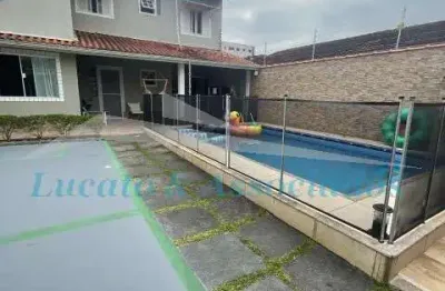 Casa isolada no jardim real praia grande sp, sendo 03 dormitorios, 01 sala, 01 cozinha, 03 banheiros, 02 vagas, 200 m praia, area comum com piscina aq