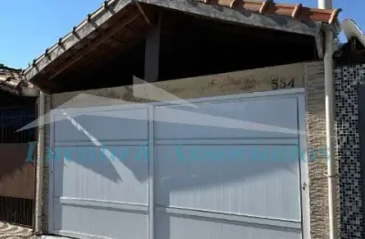 Casa terrea na vila tupi, praia grande sp, sendo 02 dormitorios, 01 suite, 01 banheiro, 02 vagas, 01 sala, excelente localização.