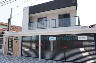 Casa com sacada em condomínio à venda em praia grande-sp, bairro maracanã - 3 quartos, 1 sala, 1 banheiro, 1 vaga de garagem - 67,21m².