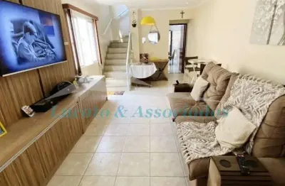 Sobrado na guilhermina, 03 dormitórios sendo 01 suíte com sacada. 02 vagas de garagem.