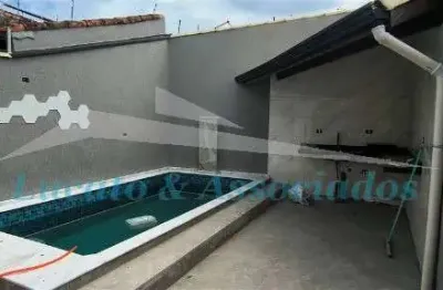 Imperdível oportunidade em praia grande-sp: casa à venda no bairro caiçara com 2 quartos, 1 suíte, 1 sala, 2 banheiros, 2 vagas de garagem e 89,00 m² de área.