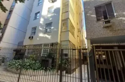 Excelente apartamento reformado 03 quartos em copacabana
