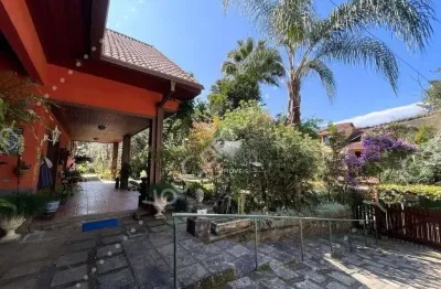 Linda casa de condominio em amplo terreno 03 quartos em albuquerque- teresopolis