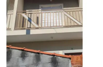 Casa de 2 dormitórios com garagem - jardim vassouras - francisco morato