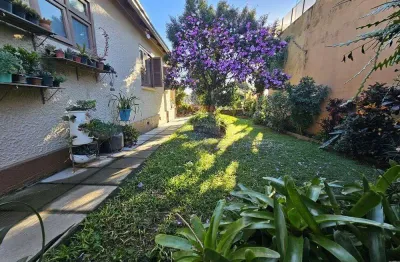 Casa construída em 02 terrenos, 166m2, bairro dihel  em sapucaia do sul