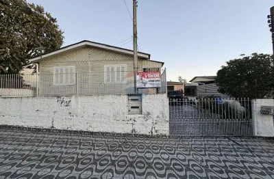 Casas em esteio: 3 casas sendo 01 chale de madeira e 02 casas em alvenaria em  um terreno de 300m2, investimento ou moradia !'