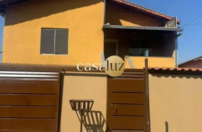 Casa dois pavimentos localizada no bairro serra azul/ sarzedo
