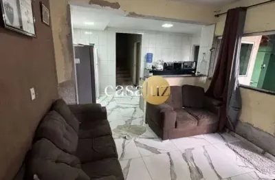Casa duplex localizada no bairro santa rita /sarzedo