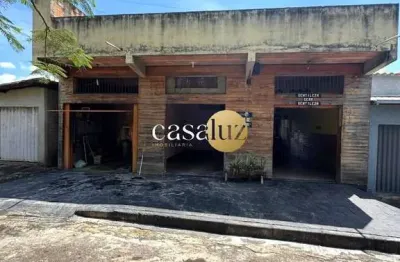 Casa com 2 lojas localizada no bairro santo antônio/ sarzedo