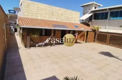 Casa com loja localizada no bairro serra azul /sarzedo