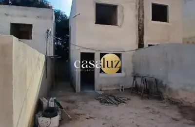 Casas em construções localizadas no bairro jardim rosário /ibirité