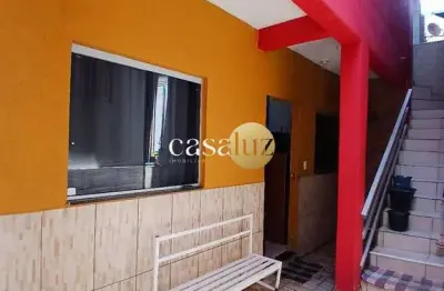 Casa de três pavimentos localizada no bairro tirol /belo horizonte
