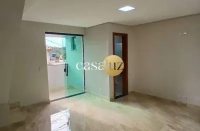 Casa geminada de 3 pavimentos localizada no bairro palmeiras /ibirité