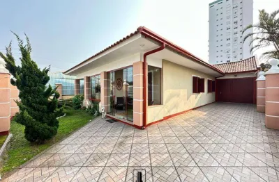 Casa 03 dormitórios com piscina à venda no bairro centro - 2 vagas de garagem