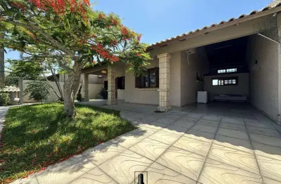 Casa 03 dormitórios com piscina à venda no bairro centro com 150 m² de área privativa - 2 vagas de garagem