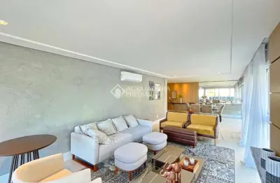 Apartamento com 3 quartos para alugar na rua doutor possidônio cunha, 165, vila assunção, porto alegre, 174 m2 por r$ 19.000