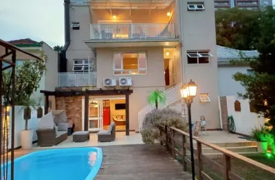 Casa em condomínio fechado com 3 quartos para alugar na rua luzitana, 1098, higienópolis, porto alegre, 260 m2 por r$ 13.500