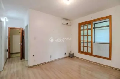 Apartamento com 3 quartos para alugar na rua comendador azevedo, 95, floresta, porto alegre, 85 m2 por r$ 2.300