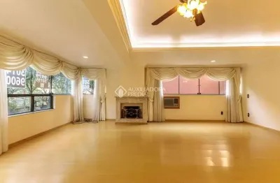 Apartamento com 3 quartos para alugar na avenida lavras, 654, petrópolis, porto alegre, 129 m2 por r$ 4.200