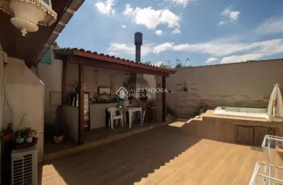 Casa em condomínio fechado com 3 quartos para alugar na rua professor clemente pinto, 692, medianeira, porto alegre, 150 m2 por r$ 4.000