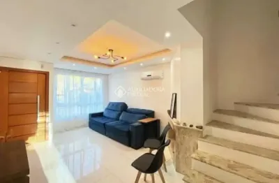 Casa em condomínio fechado com 3 quartos para alugar na rua henrique anawate, 650, guarujá, porto alegre, 195 m2 por r$ 4.800