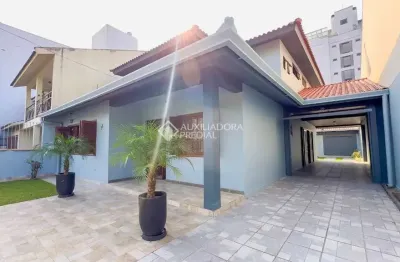 Casa em condomínio fechado com 3 quartos para alugar na rua zeev jabotinski, 58, jardim itu sabará, porto alegre, 292 m2 por r$ 10.000