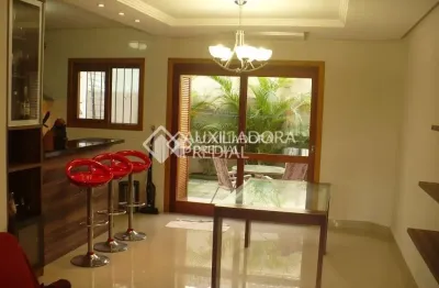 Casa com 3 quartos para alugar na rua itacyr rossi, 250, guarujá, porto alegre, 158 m2 por r$ 3.200