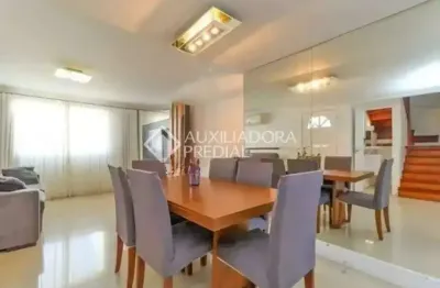 Casa em condomínio fechado com 4 quartos para alugar na Rua Doutor Galdino Nunes Vieira, 390, Jardim Itu Sabará, Porto Alegre, 170 m2 por R$ 4.000